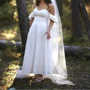 Off Shoulder Wedding Dress (XS-S)